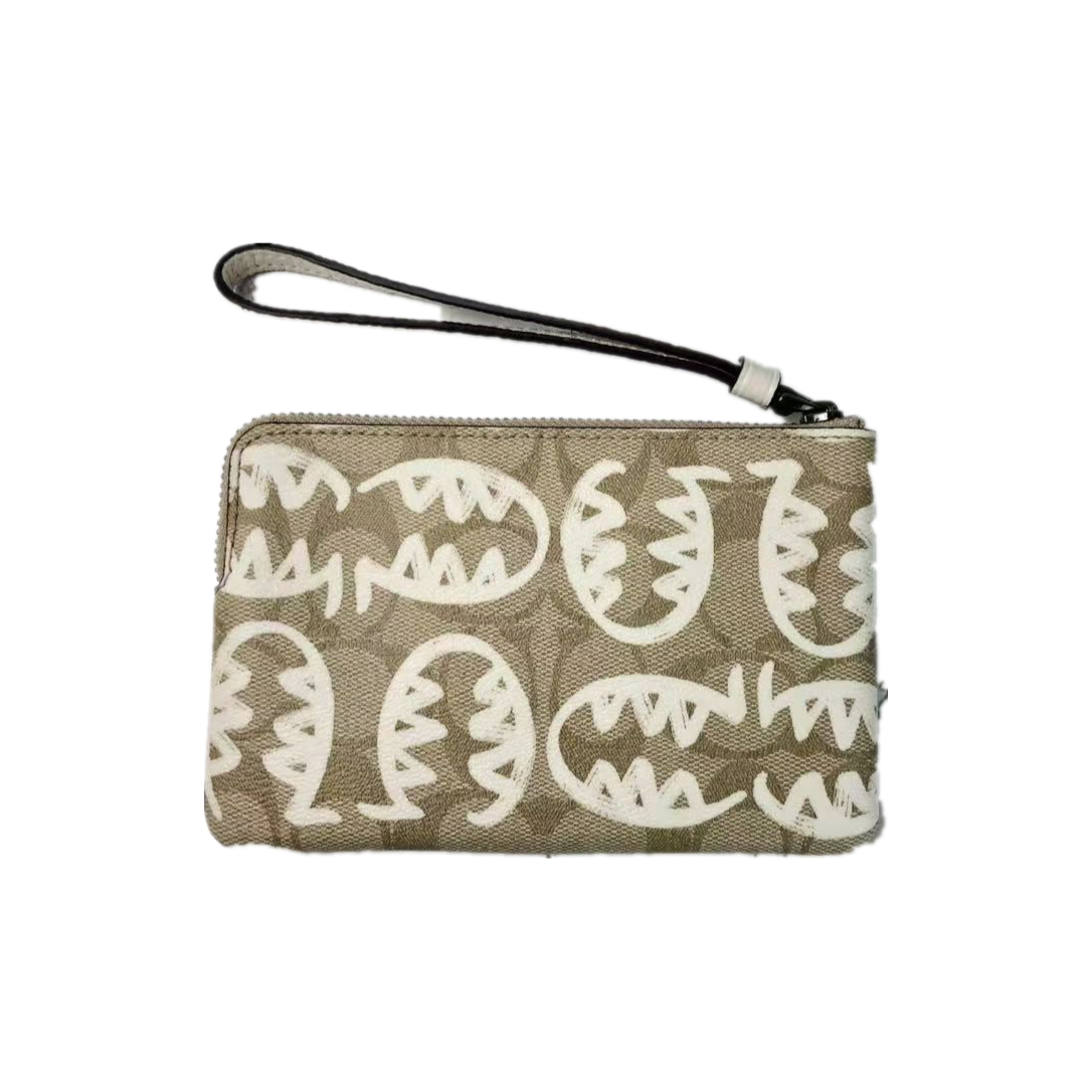 COACH 4406 CORNER ZIP WRISTLET IN SIGNATURE CANVAS WITH REXY BY GUANG YU LIGHT KHAKI/CHALK MULTI COACH 4406 CORNER ZIP WRISTLET IN SIGNATURE CANVAS WITH REXY BY GUANG YU LIGHT KHAKI/CHALK MULTI